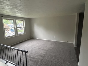 226 Cassandra Dr in Niles, OH - Building Photo - Building Photo