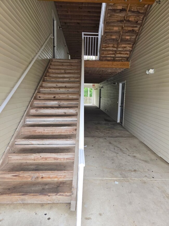1328 Fernwood Ct in New Brunswick, NJ - Building Photo - Building Photo