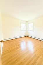 9 Ivy St in Farmingdale, NY - Building Photo - Building Photo