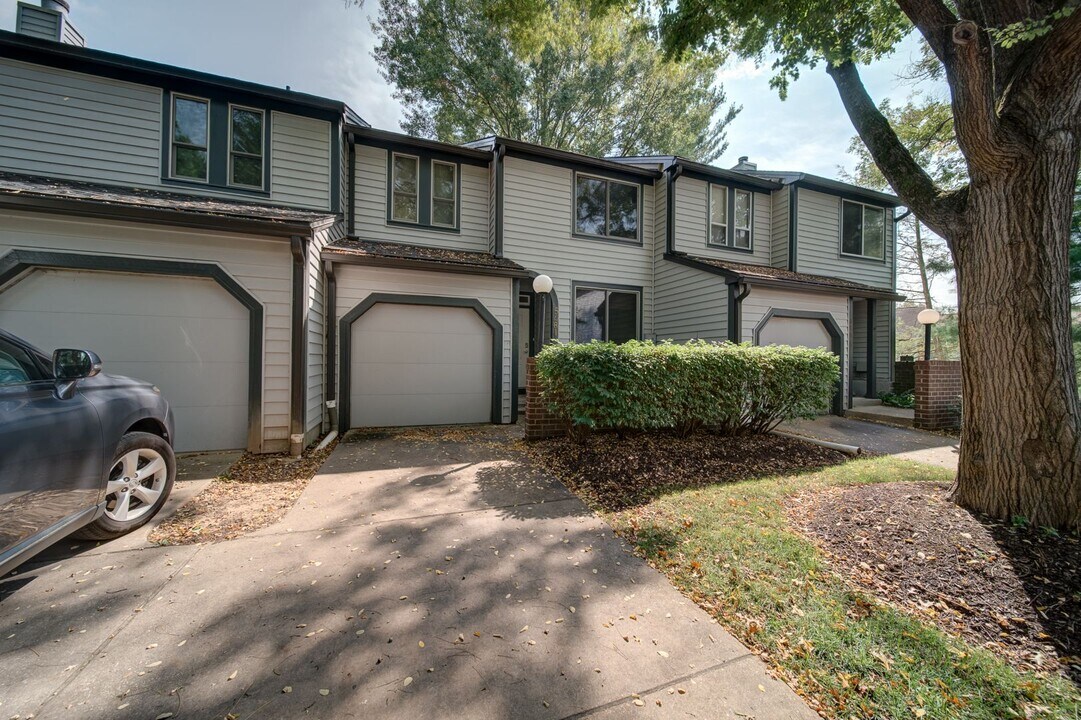 5481 Vantage Point Rd in Columbia, MD - Building Photo