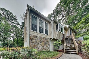 5142 Manitou Way SW in Stone Mountain, GA - Building Photo