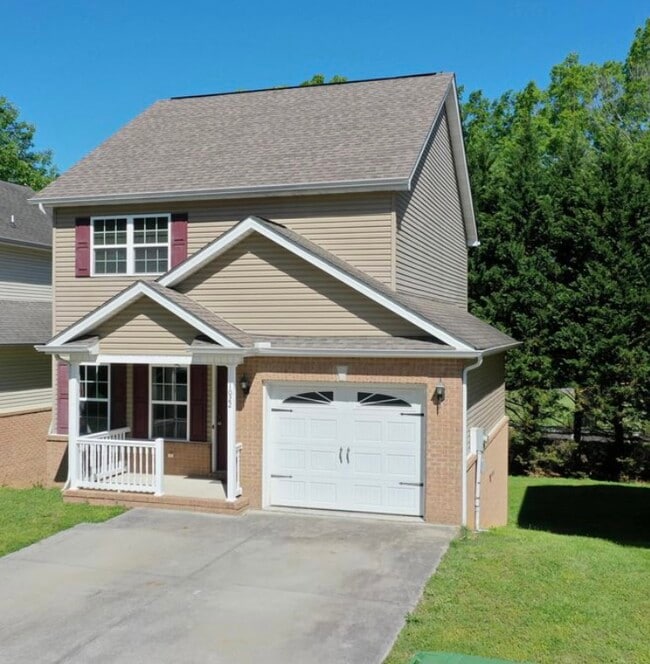 property at 1022 Lennox Cir
