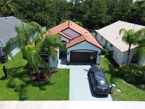 10674 Oak Bend Way in Wellington, FL - Foto de edificio - Building Photo