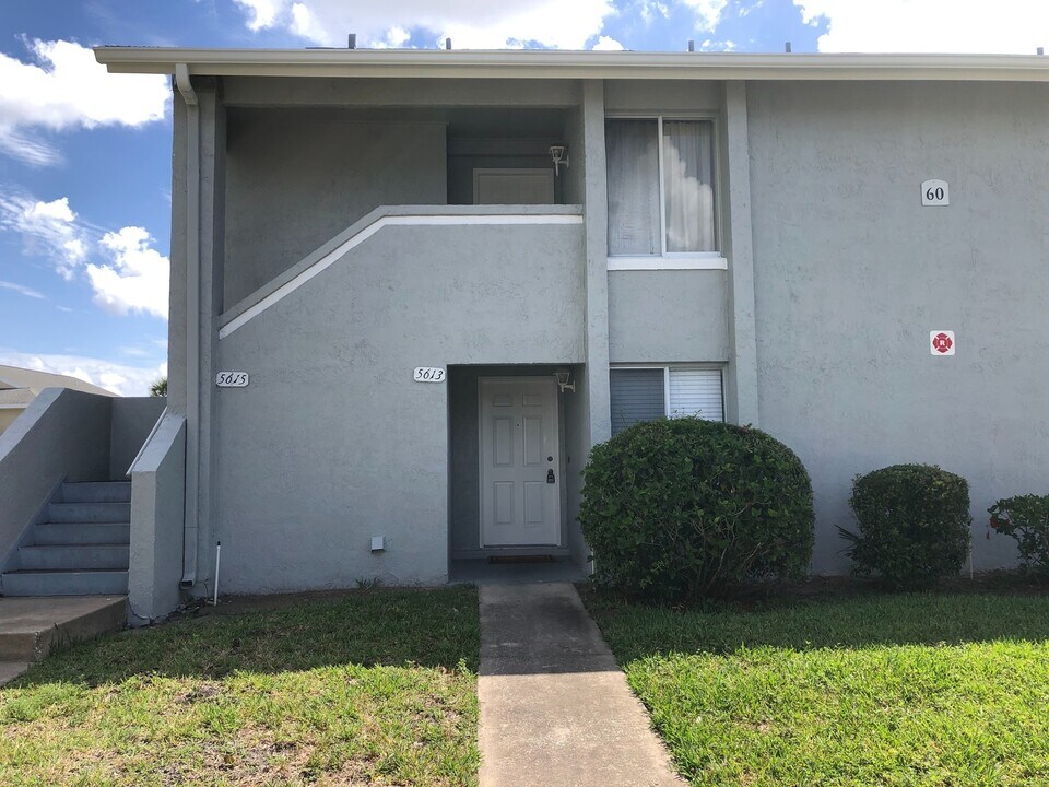 5613 Blue Shadows Ct in Orlando, FL - Building Photo