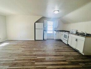 7031 40th Ave-Unit -HH-7031-40-A - Upper in Kenosha, WI - Building Photo - Building Photo