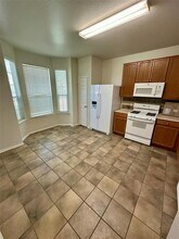 135 Michaelis Rd in Kyle, TX - Foto de edificio - Building Photo