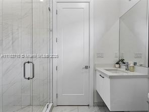 4440 NW 80th Ave in Doral, FL - Foto de edificio - Building Photo