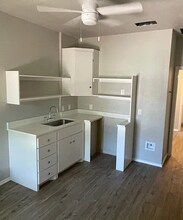 7687 Peden Rd in Azle, TX - Foto de edificio - Building Photo