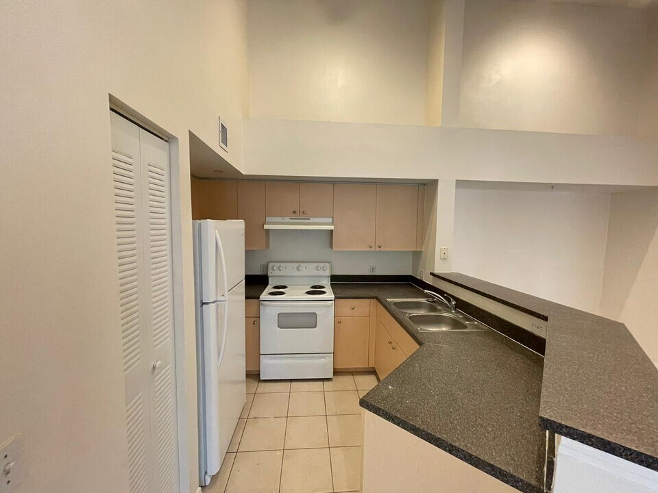 4211 San Marino Blvd in West Palm Beach, FL - Building Photo