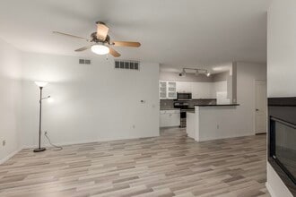 1701 E Colter St, Unit #237 in Phoenix, AZ - Building Photo - Building Photo