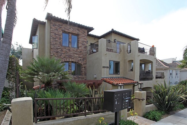 223-231 Bonair St in La Jolla, CA - Foto de edificio - Building Photo