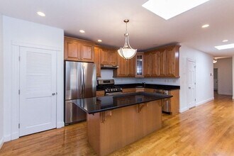 102 Sewall Ave, Unit #1 in Brookline, MA - Building Photo - Building Photo
