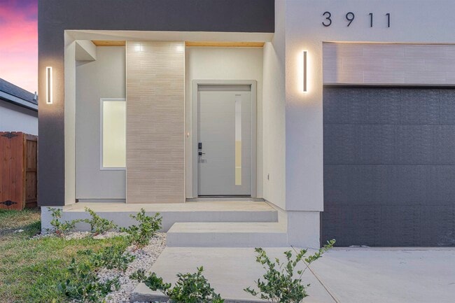 3911 Yoyis St in Laredo, TX - Building Photo - Building Photo