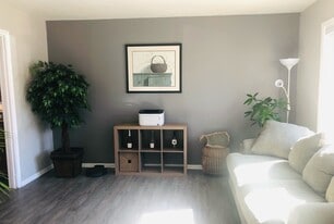 1063 Nicklaus Ct, Unit North Bedroom in Herndon, VA - Building Photo
