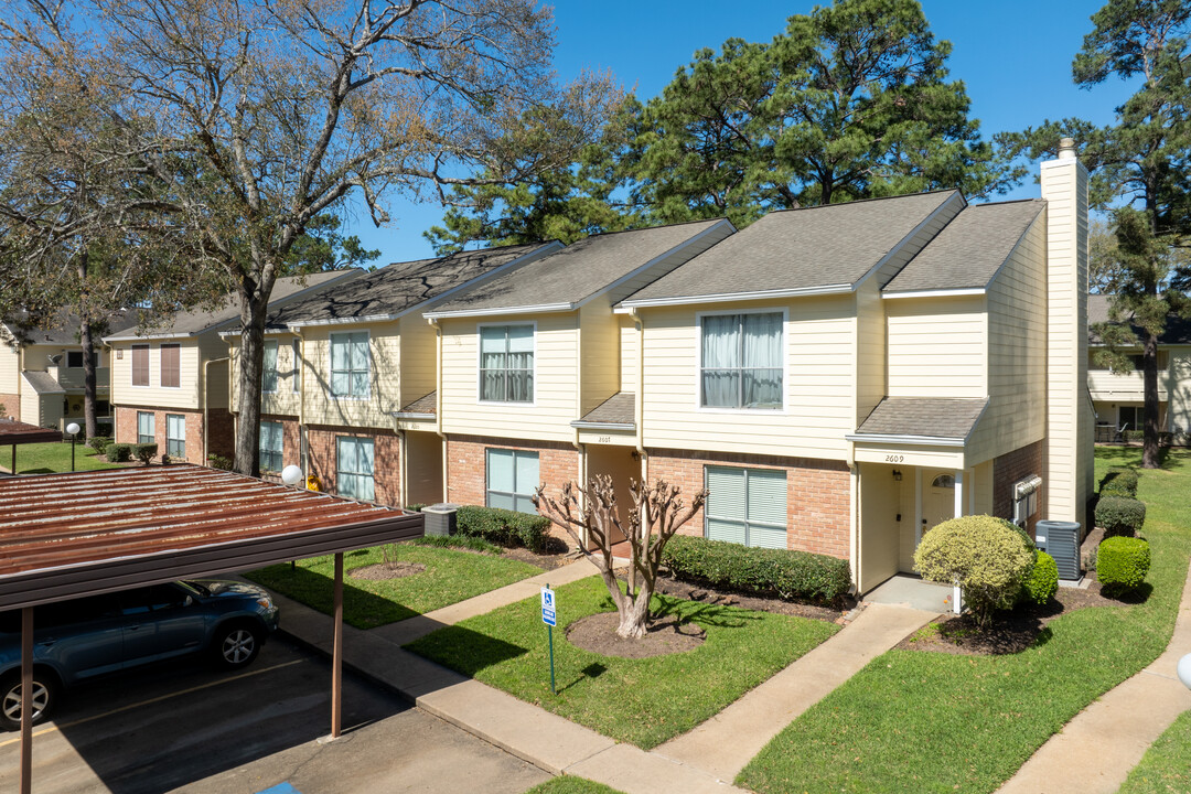 Trophy Club Condominiums in Houston, TX - Building Photo