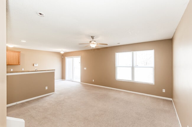 2606 Deerfield Blvd in Junction City, KS - Foto de edificio - Building Photo