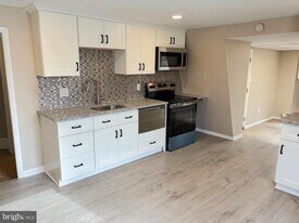 1643 Rockwell Rd in Abington, PA - Building Photo