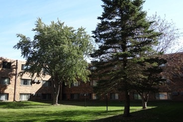 Marshall Square Apartments in Marshall, MN - Building Photo