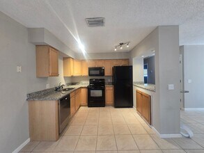 4910 Viceroy St in Cape Coral, FL - Foto de edificio - Building Photo