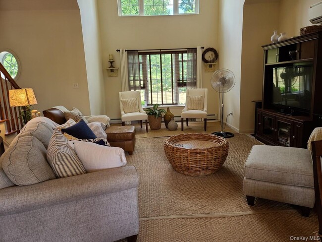 11 Beacham Rd in Rhinebeck, NY - Building Photo - Building Photo