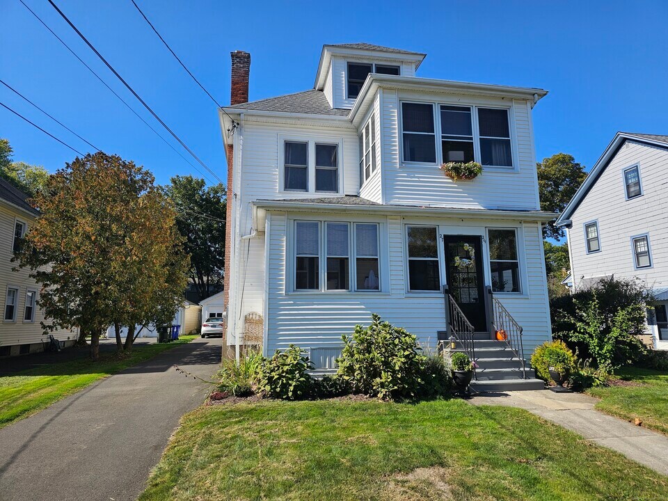 27 Argyle Ave in West Hartford, CT - Building Photo