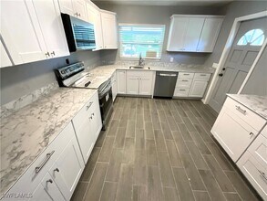 169 Riverview Rd in Ft. Myers, FL - Building Photo - Building Photo