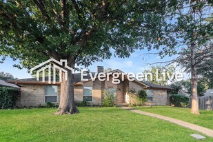 2413 Golden Willow Ln in Richardson, TX - Building Photo