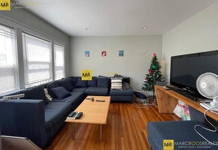 23 Berwick Rd in Medford, MA - Building Photo - Building Photo