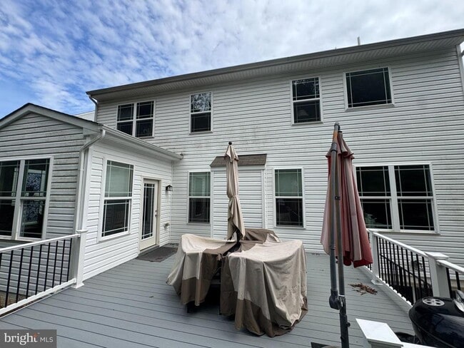 property at 6 Whetstone Ct