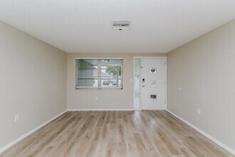 6226 9th Ave in New Port Richey, FL - Building Photo - Building Photo