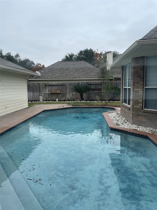 5622 Lake Pl Dr in Houston, TX - Building Photo - Building Photo