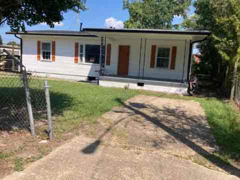 3300 Lower Wetumpka Rd in Montgomery, AL - Building Photo