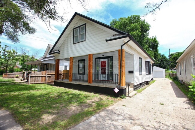 property at 706 S Pattie St