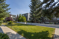 6919 Elbow Dr SW in Calgary, AB - Building Photo - Building Photo