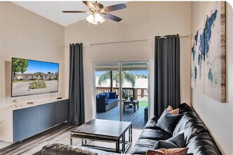 2413 SW 58th Manor in Fort Lauderdale, FL - Building Photo - Building Photo