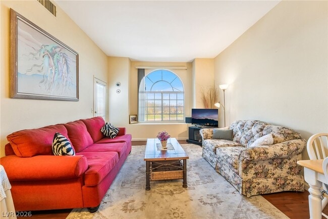 property at 3125 N Buffalo Dr