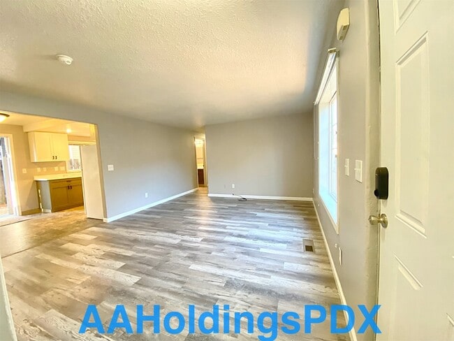 8061 SE Woodstock Blvd in Portland, OR - Building Photo - Building Photo