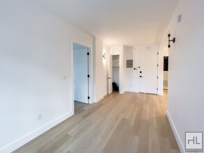 President Street / Spacious 1-Bed 1-Bath / in Brooklyn, NY - Building Photo - Building Photo