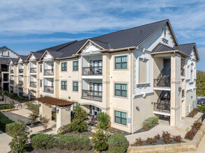 Sierra Apartments in Elgin, TX - Building Photo - Building Photo