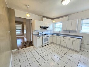 398 Charles St, Unit 2R in Malden, MA - Building Photo - Building Photo