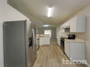 7439 Lawn Tennis Ln in Jacksonville, FL - Foto de edificio - Building Photo