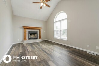 1312 Stonecrest Dr in Kearney, MO - Foto de edificio - Building Photo