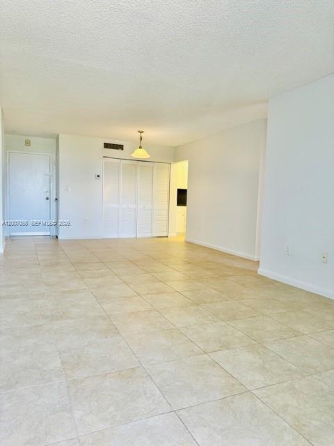 2425 NE 135th St in North Miami, FL - Building Photo - Building Photo