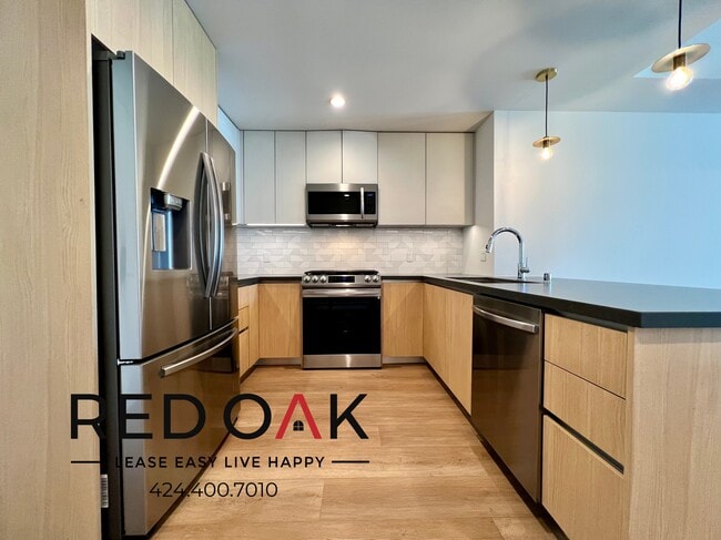 1001 N Fairfax Ave in West Hollywood, CA - Building Photo - Building Photo