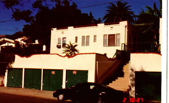 251-259 1/2 Rosemont Ave. in Los Angeles, CA - Building Photo