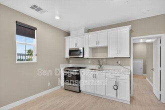 1735 Artemisia Ct in Carlsbad, CA - Building Photo - Building Photo