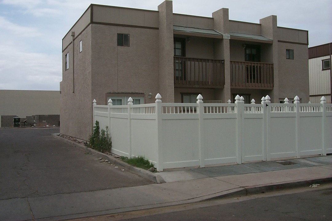 1725 E Pepper Cir in Mesa, AZ - Building Photo