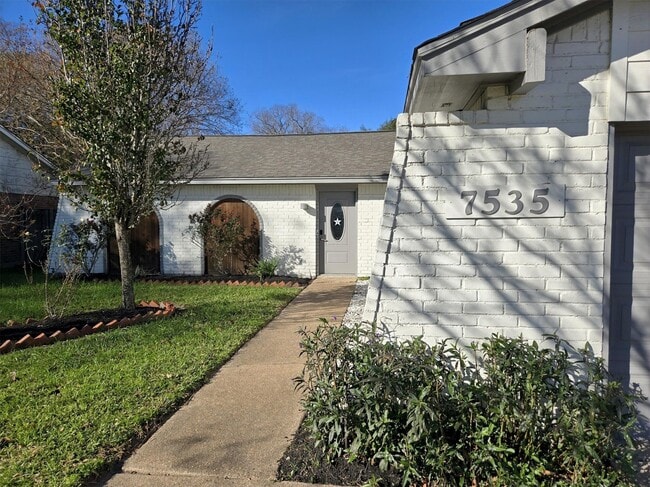 7535 Stone Pine Ln in Houston, TX - Building Photo - Building Photo