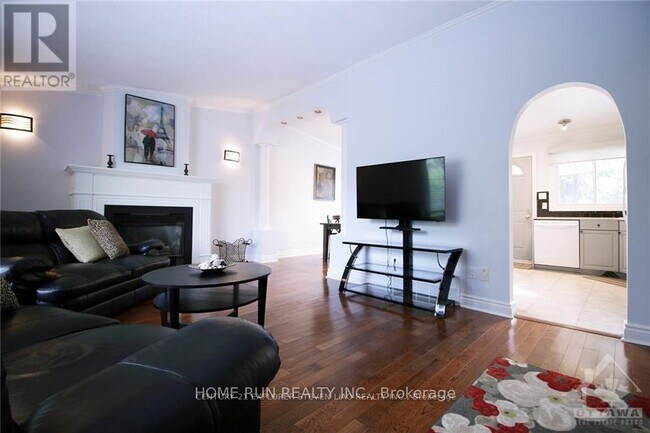 74 Seabrooke Dr in Ottawa, ON - Building Photo - Building Photo