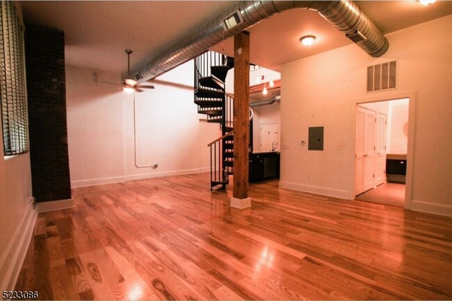 988 Johnson Pl in Union, NJ - Building Photo - Building Photo